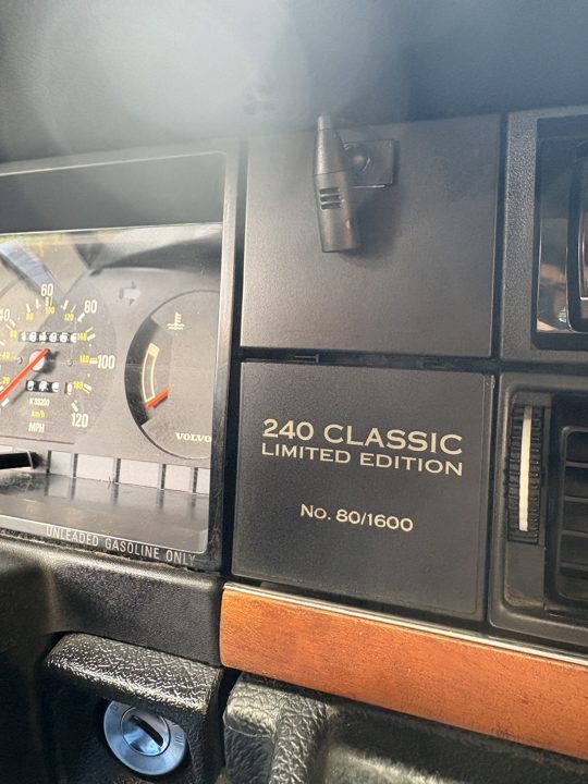 The dash plaque: 240 Classic, Limited Edition, No. 80/1600.